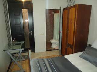 Гостевой дом Guest House R&T Тбилиси Двухместный номер с 2 отдельными кроватями и собственной ванной комнатой-9