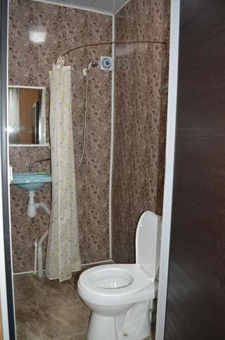 Гостевой дом Guest House R&T Тбилиси Двухместный номер с 2 отдельными кроватями и собственной ванной комнатой-14