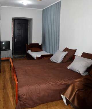 Гостевой дом Guest House R&T Тбилиси Классический трехместный номер-6